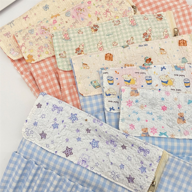 Urocza, tłoczona torba na dług – Pen Pouch Roll recenzja i cena