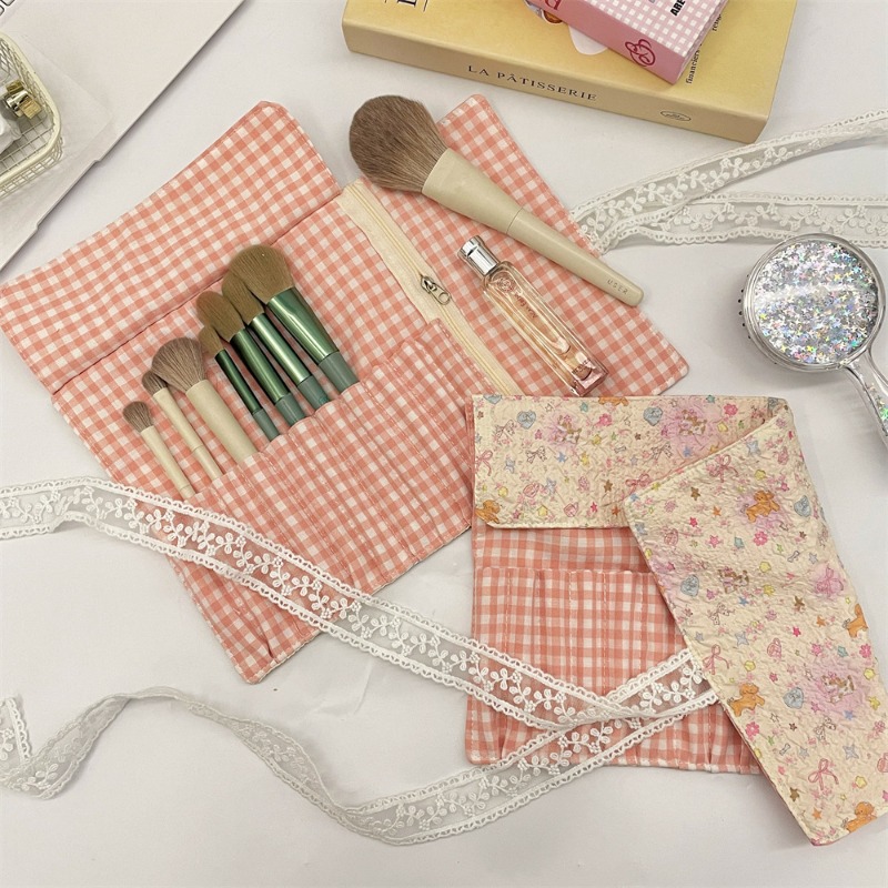 Urocza, tłoczona torba na dług – Pen Pouch Roll recenzja i cena